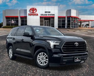 Used 2025 Toyota Sequoia SR5 image 1