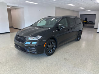 New 2026 Chrysler Pacifica Limited image 1