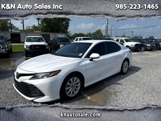 Used 2019 Toyota Camry LE image 1