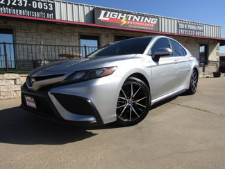 Used 2021 Toyota Camry SE w/ Carpet Mat Package (TMS) image 1