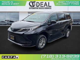 Used 2025 Toyota Sienna LE image 1