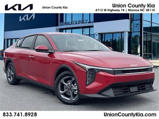New 2025 Kia K4 LXS image 1
