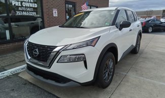 Used 2023 Nissan Rogue S image 1