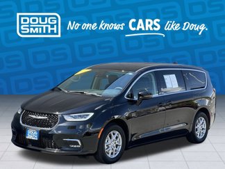 Certified 2024 Chrysler Pacifica Touring-L image 1