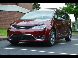 Used 2018 Chrysler Pacifica Limited w/ Tire & Wheel Group image 1