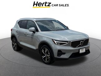 Used 2024 Volvo XC40 B5 Core image 1