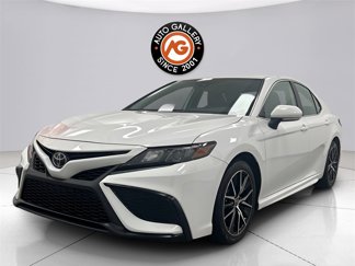 Used 2023 Toyota Camry SE image 1