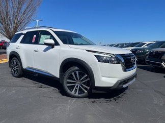 New 2025 Nissan Pathfinder Platinum image 1