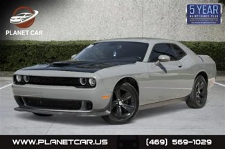 Used 2019 Dodge Challenger SXT image 1