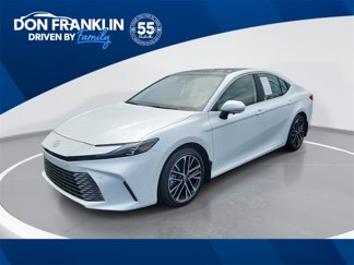 Used 2025 Toyota Camry XLE image 1