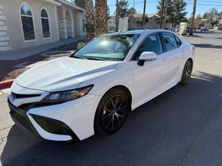 Used 2022 Toyota Camry SE image 1