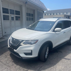 Used 2020 Nissan Rogue SV image 1