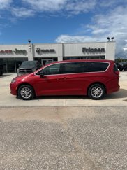 New 2025 Chrysler Pacifica Select image 1