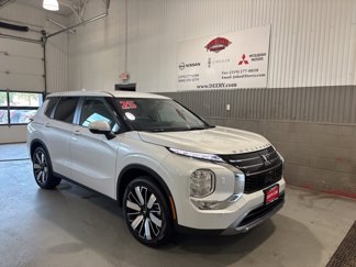 New 2025 Mitsubishi Outlander SE image 1