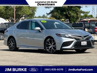 Used 2022 Toyota Camry SE image 1