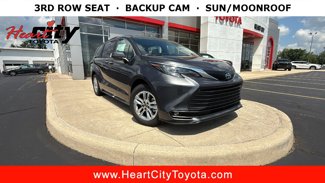 New 2025 Toyota Sienna XLE image 1
