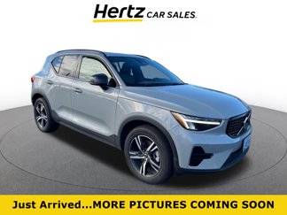 Used 2024 Volvo XC40 B5 Core image 1