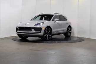 Certified 2025 Porsche Macan image 1