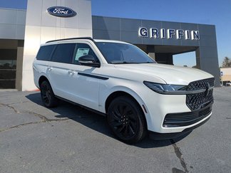 New 2025 Lincoln Navigator Reserve w/ Jet Appearance Package image 1