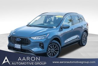 Used 2025 Ford Escape SE image 1