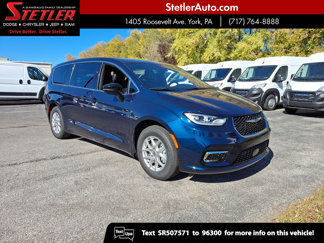 New 2025 Chrysler Pacifica Select image 1