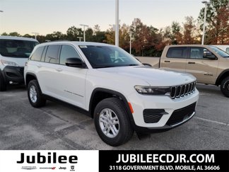 New 2025 Jeep Grand Cherokee Laredo image 1