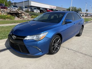 Used 2016 Toyota Camry LE image 1