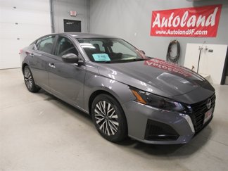 Used 2024 Nissan Altima 2.5 SV image 1