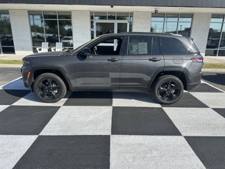 Used 2025 Jeep Grand Cherokee Limited w/ Black Appearance Package image 1