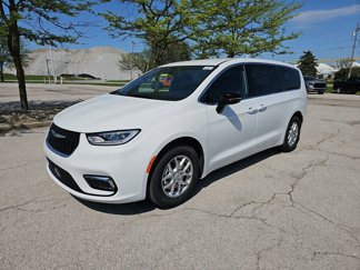 New 2025 Chrysler Pacifica Select image 1