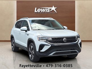 Used 2023 Volkswagen Taos SE image 1
