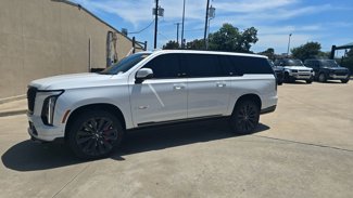 Used 2025 Cadillac Escalade ESV V image 1