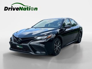 Used 2023 Toyota Camry SE image 1