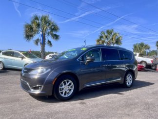 Used 2020 Chrysler Pacifica Touring-L image 1