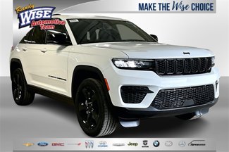 New 2025 Jeep Grand Cherokee Altitude image 1