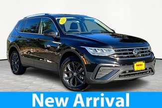 Used 2024 Volkswagen Tiguan SE image 1