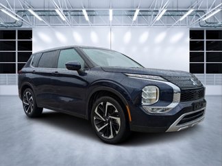 Used 2023 Mitsubishi Outlander SE image 1