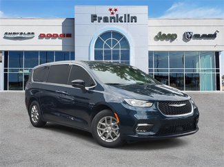 New 2025 Chrysler Pacifica Select image 1