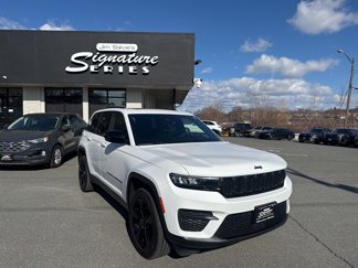 Used 2023 Jeep Grand Cherokee Altitude image 1