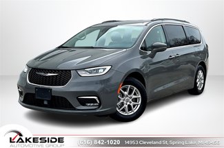 Used 2022 Chrysler Pacifica Touring-L image 1