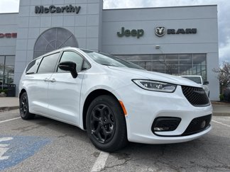 New 2025 Chrysler Pacifica Premium image 1