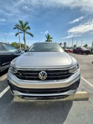 Used 2022 Volkswagen Tiguan SE R-Line image 1