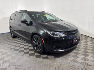 Certified 2020 Chrysler Pacifica Touring-L Plus image 1