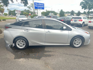 Used 2017 Toyota Prius Three image 1