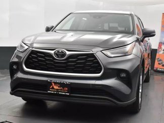 Used 2023 Toyota Highlander LE image 1