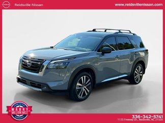 New 2025 Nissan Pathfinder Platinum w/ Black Appearance Package image 1
