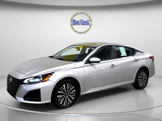 Used 2023 Nissan Altima 2.5 SV w/ SV Premium Package image 1