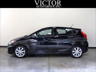 Used 2013 Hyundai Accent SE image 1