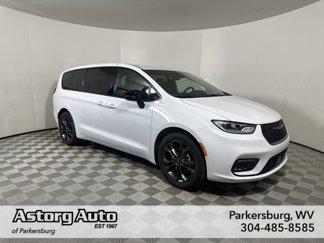 New 2026 Chrysler Pacifica Select image 1