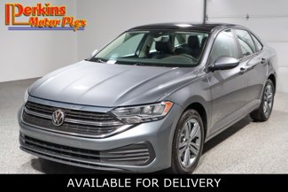 Used 2024 Volkswagen Jetta SE image 1